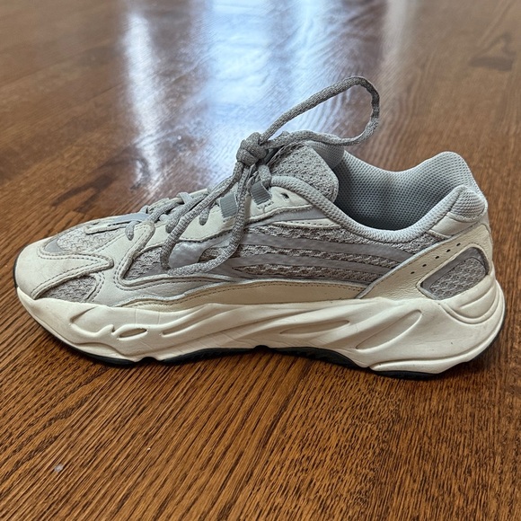 Yeezy Boost 700 V2 Static - Picture 8 of 13